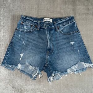 Abercrombie Curve Love 4” Mom Short
